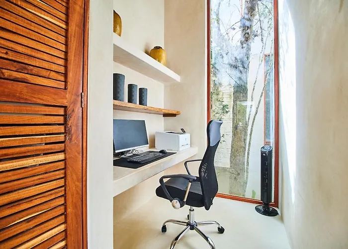 Alux, La Veleta Villa