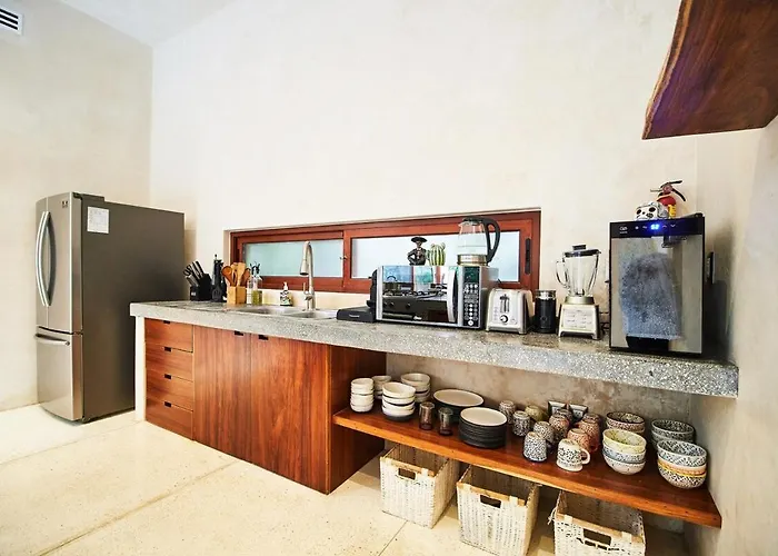 Alux, La Veleta Villa