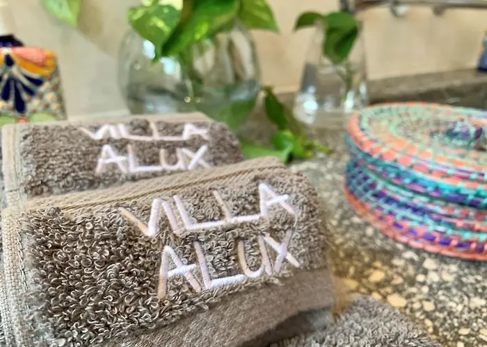 Alux, La Veleta Villa
